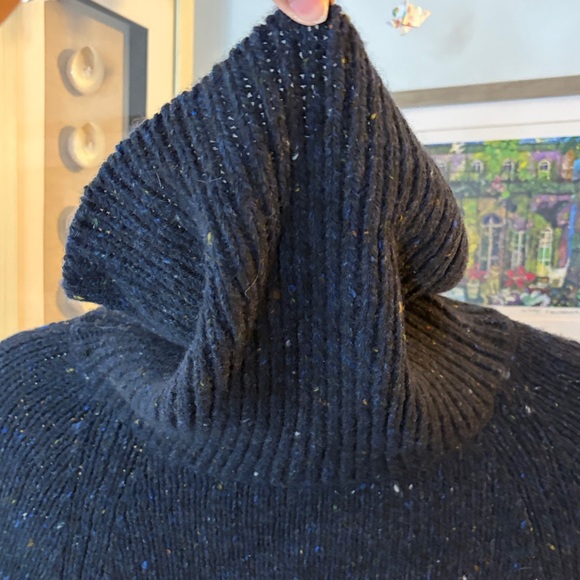 Theory Navy turtle Neck Sweater size S/P - Picture 6 of 8